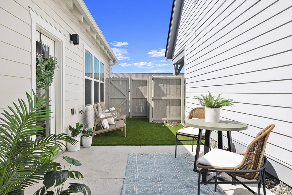 Apartments in Tampa FL - Private Outdoor Yard and Patio